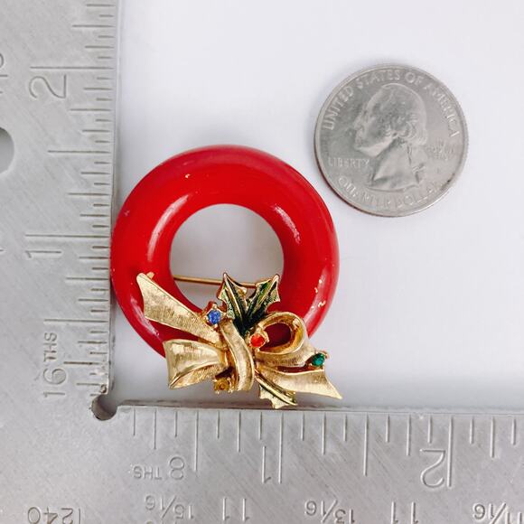 VTG Signed ART 60s Brooch Christmas Wreath Enamel Rhinestone Pin Nostalgic Retro - Picture 10 of 11